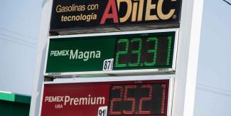 Alito Moreno reta a Morena a bajar el precio de la gasolina y el IVA